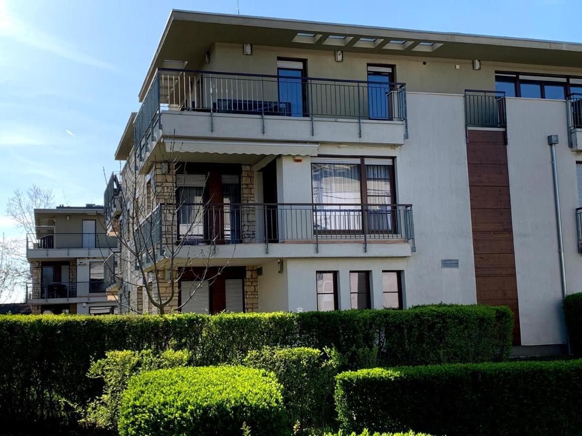 Lakeside Luxury Apartment Zamardi Bagian luar foto