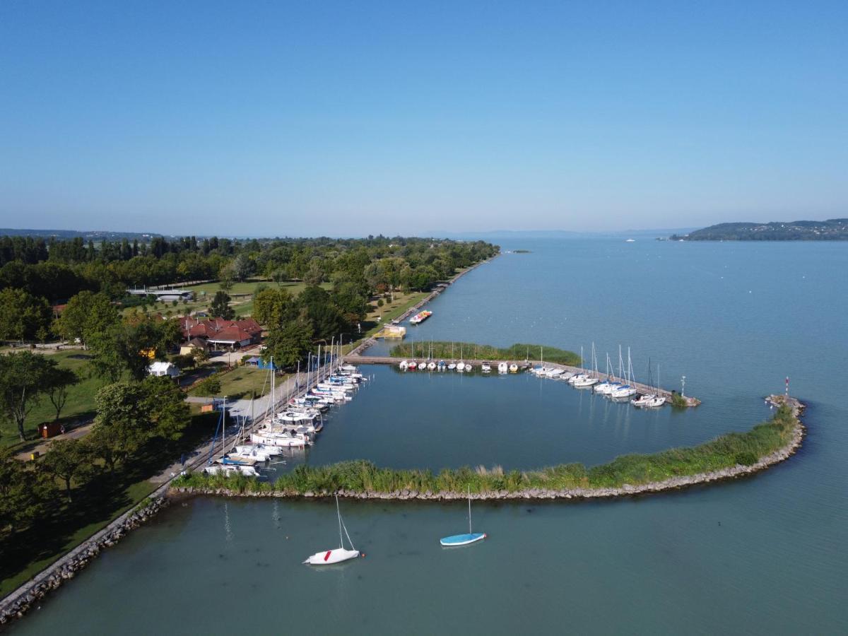 Lakeside Luxury Apartment Zamardi Bagian luar foto