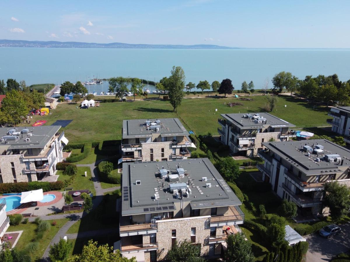 Lakeside Luxury Apartment Zamardi Bagian luar foto